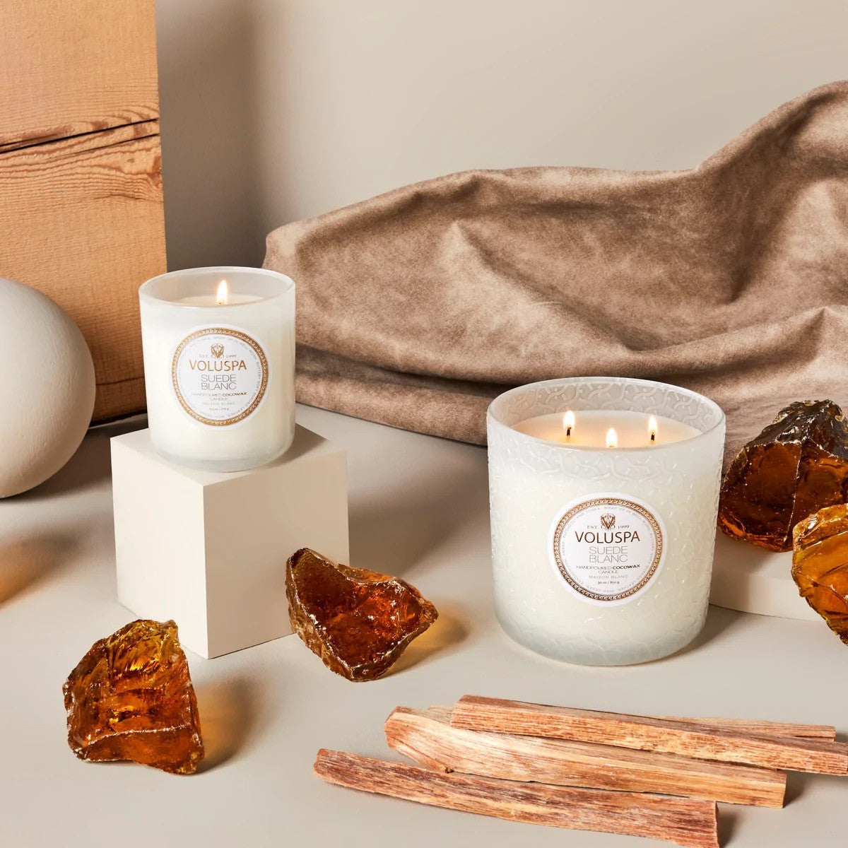 Voluspa - Suede Blanc - Luxe Candle