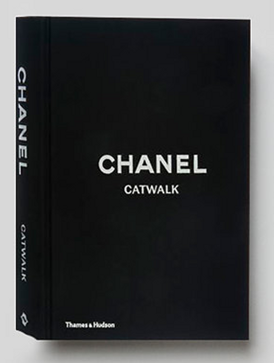 Thames-Hudson-Chanel-Catwalk-Zwart