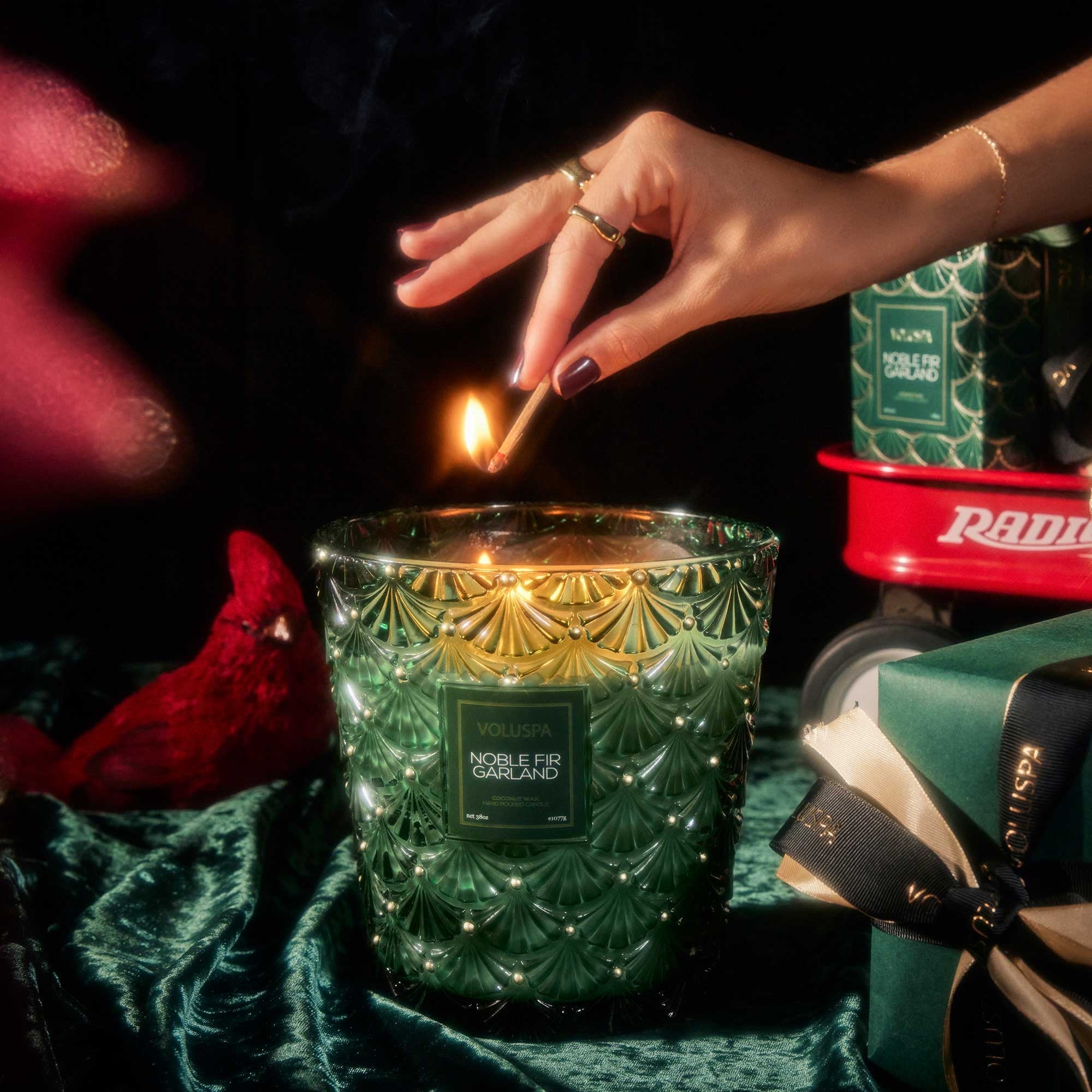 Voluspa - Noble Fir Girland - 3-Wick Hearth Candle
