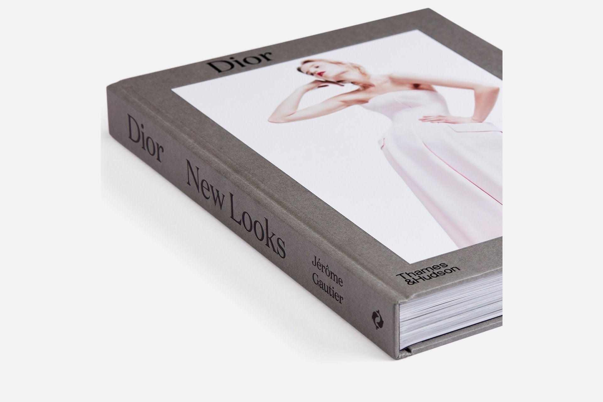 Thames-Hudson-Dior-New-Look-Koffietafelboek-2