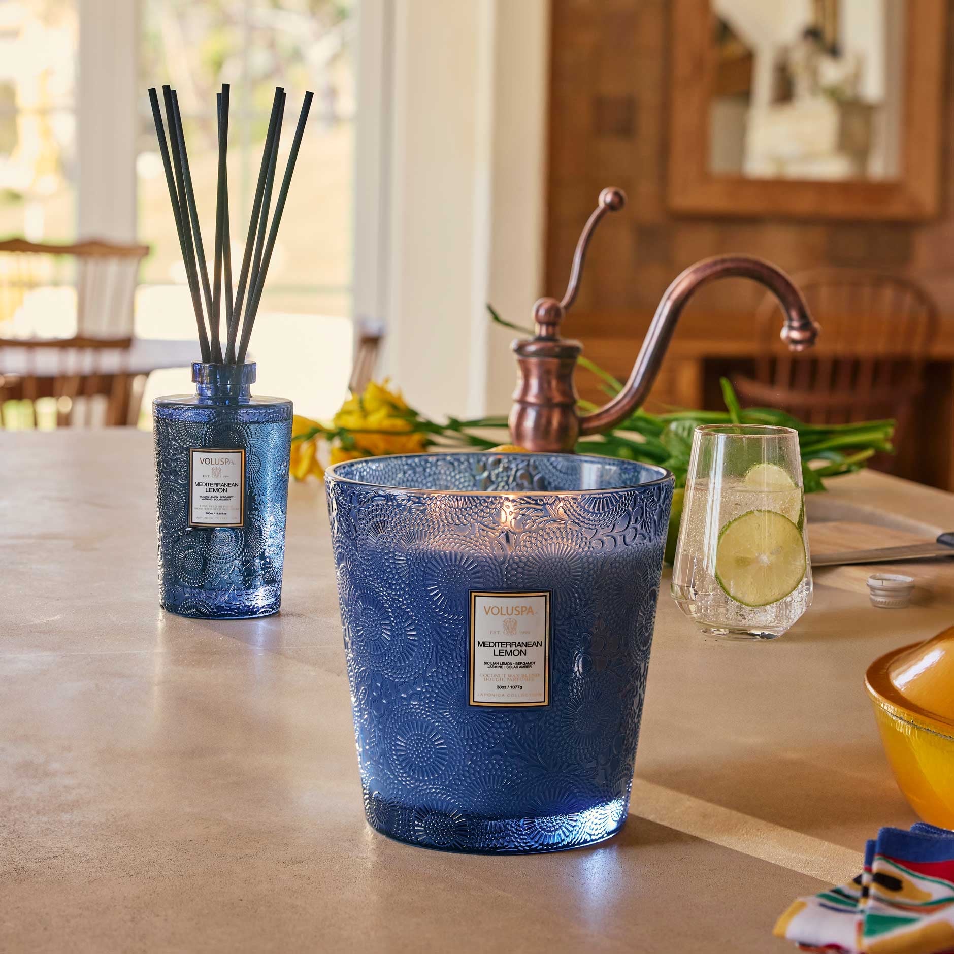 voluspa-geurkaars-3-wick-Hearth-candle-mediterranean-lemon-2