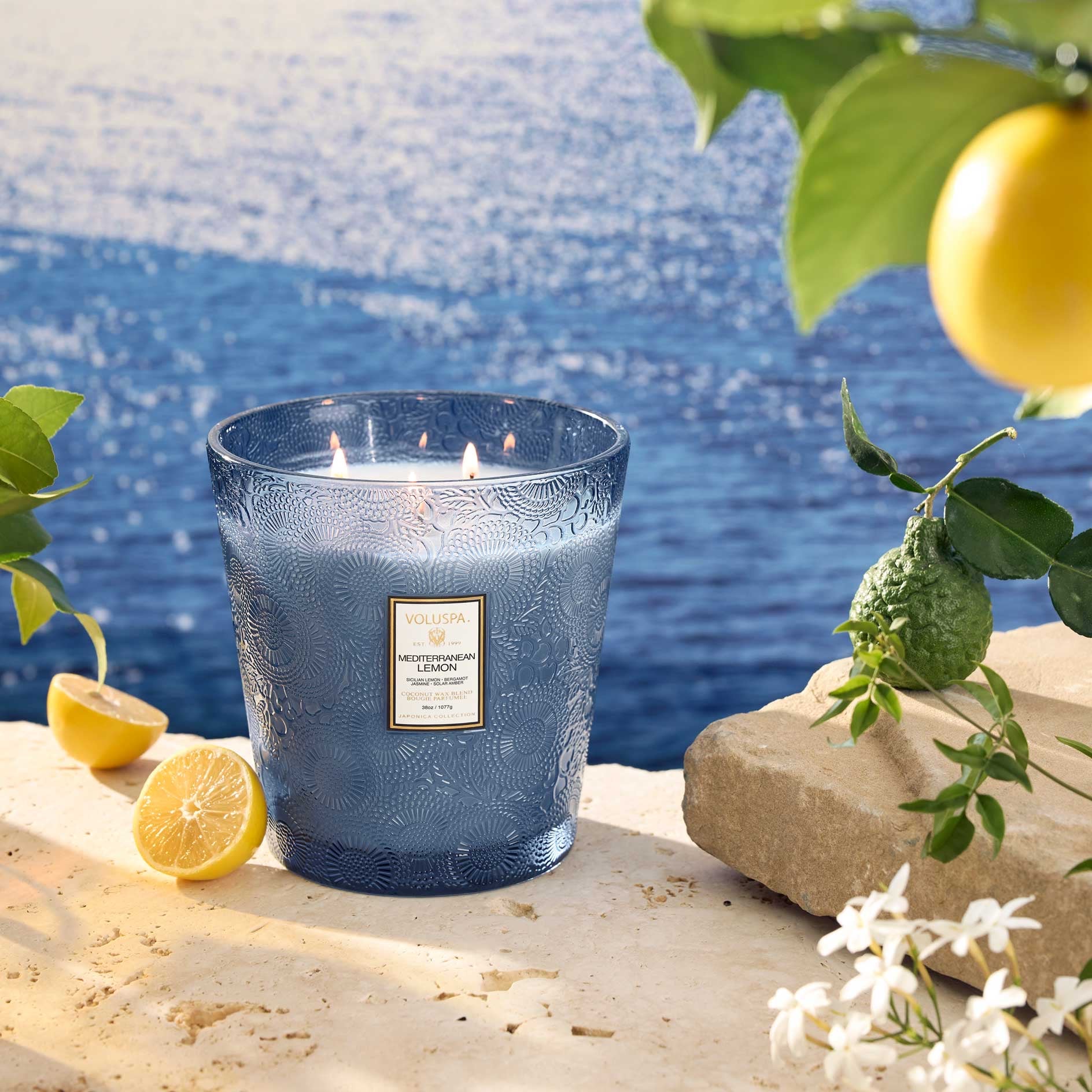 voluspa-geurkaars-3-wick-Hearth-candle-mediterranean-lemon-3